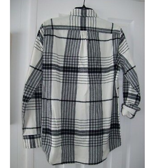Banana Republic soft wash-black and white plaid flannel buttons up shirt-women’s - Picture 4 of 5